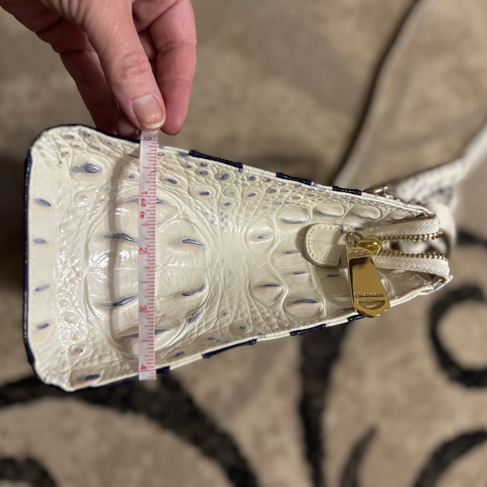 PERFECT Brahmin White and Navy Crocodile Embossed Duxberry Style Satchel - Picture 13 of 16